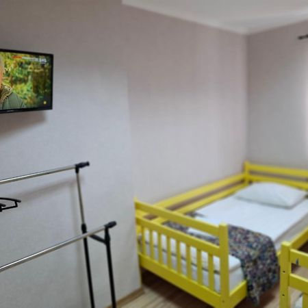 Guest House "Golden Gate 911 " Kiev Esterno foto