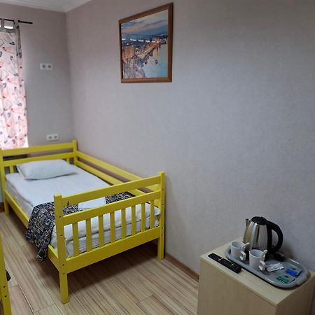 Guest House "Golden Gate 911 " Kiev Esterno foto