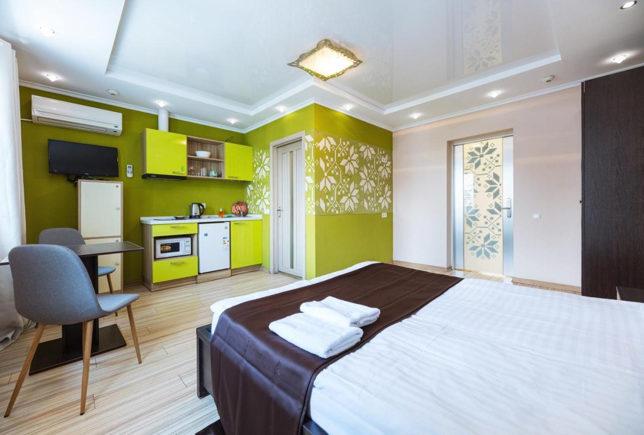 Guest House "Golden Gate 911 " Kiev Esterno foto