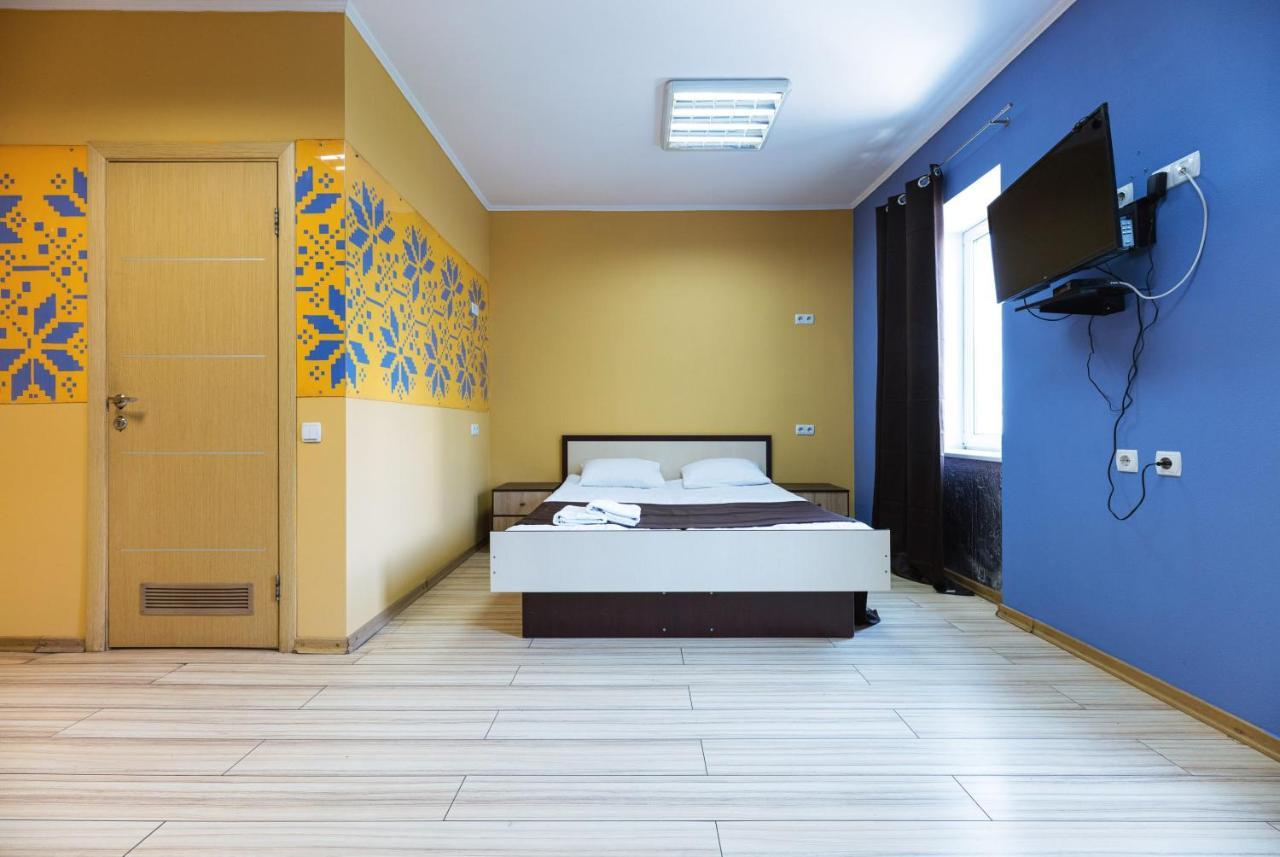 Guest House "Golden Gate 911 " Kiev Esterno foto