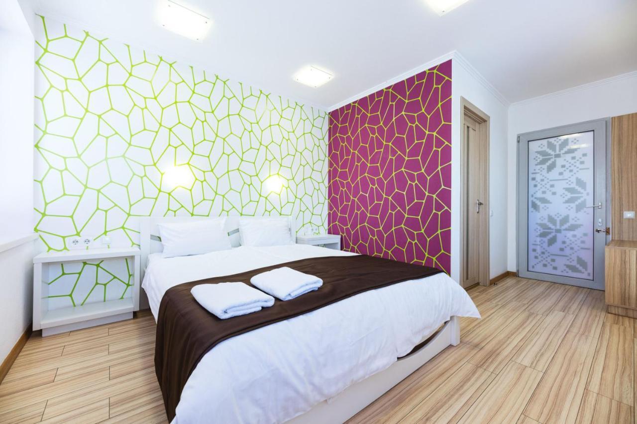 Guest House "Golden Gate 911 " Kiev Esterno foto