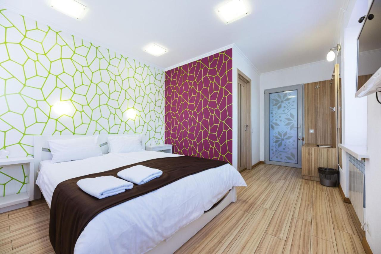 Guest House "Golden Gate 911 " Kiev Esterno foto