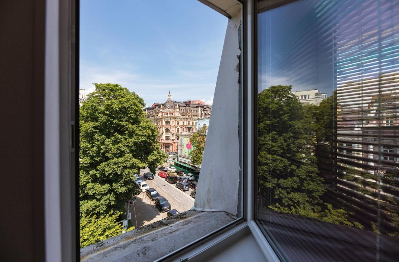 Guest House "Golden Gate 911 " Kiev Esterno foto