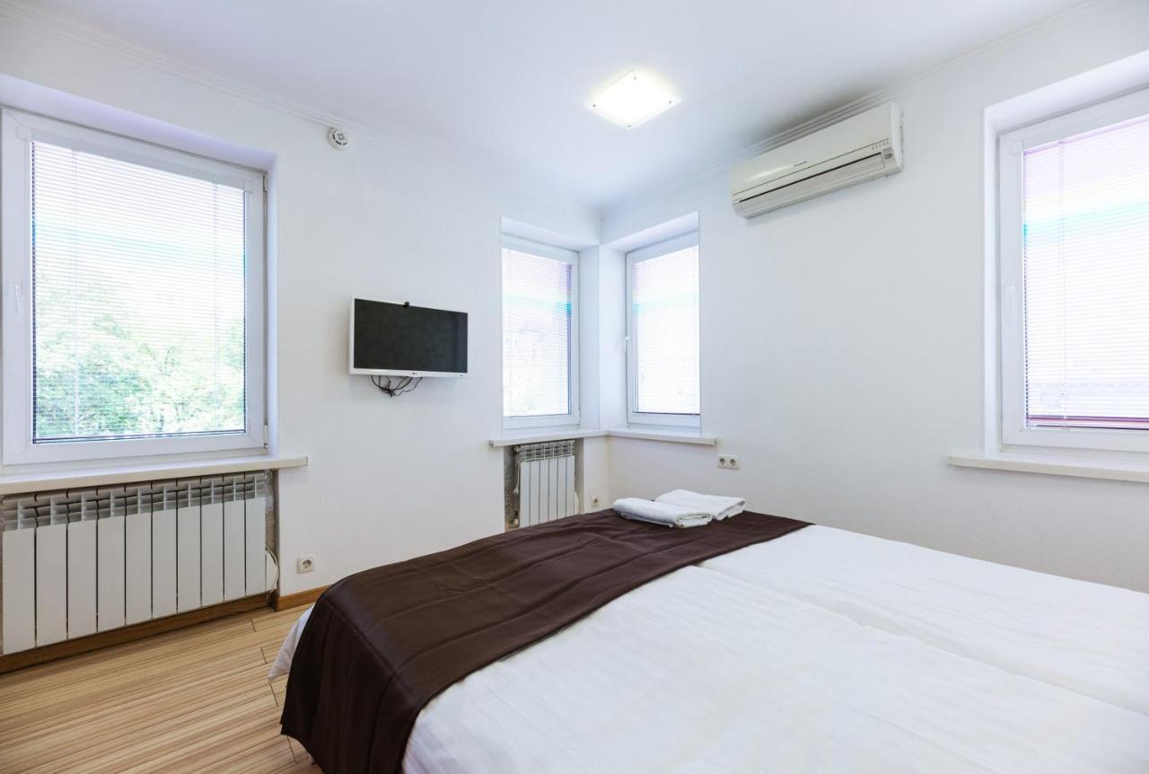 Guest House "Golden Gate 911 " Kiev Esterno foto
