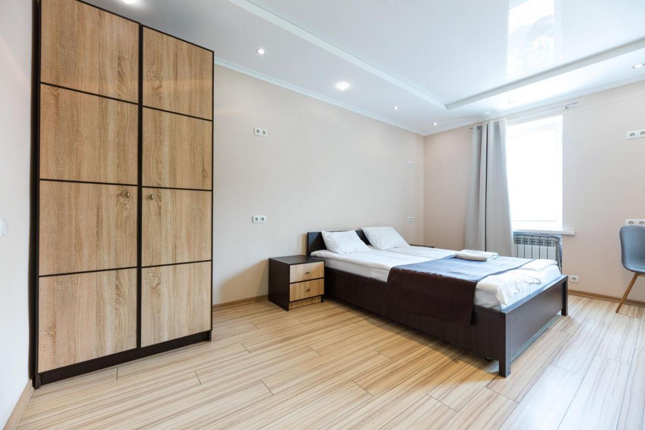 Guest House "Golden Gate 911 " Kiev Esterno foto