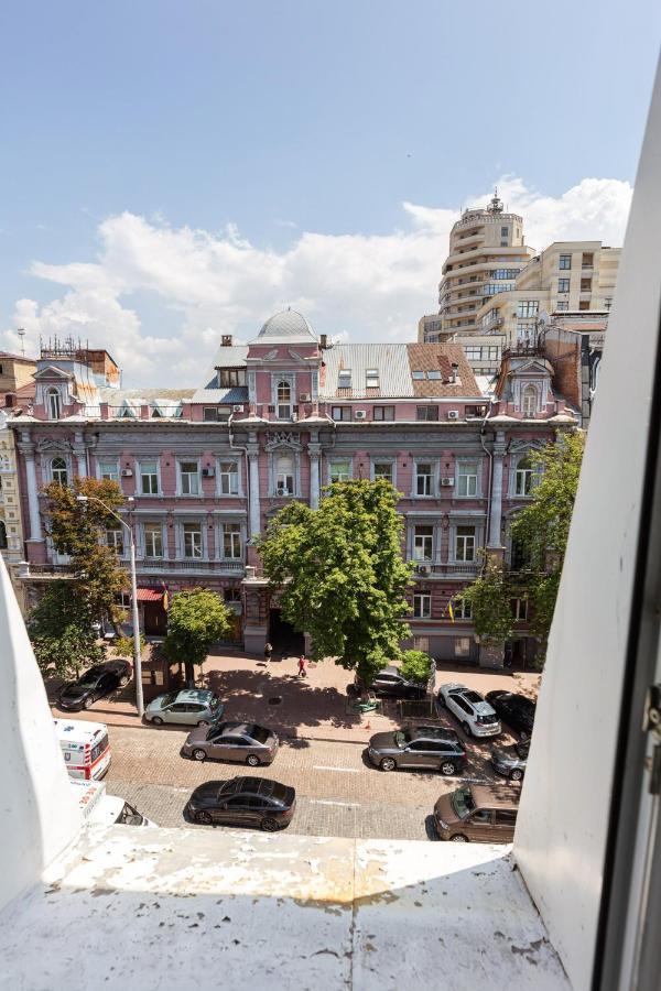 Guest House "Golden Gate 911 " Kiev Esterno foto