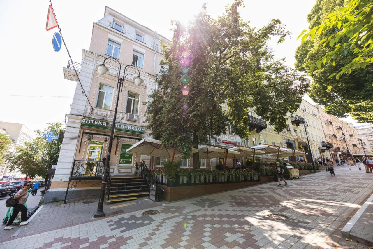 Guest House "Golden Gate 911 " Kiev Esterno foto