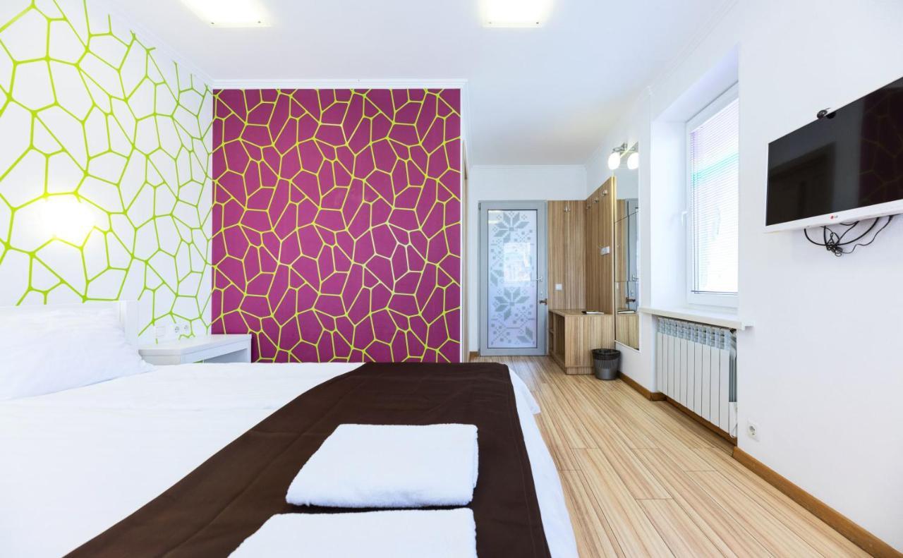 Guest House "Golden Gate 911 " Kiev Esterno foto