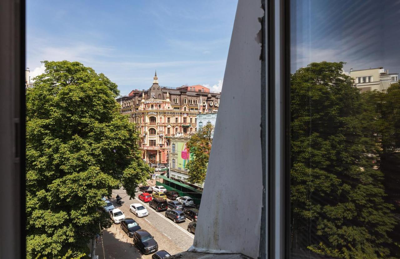 Guest House "Golden Gate 911 " Kiev Esterno foto