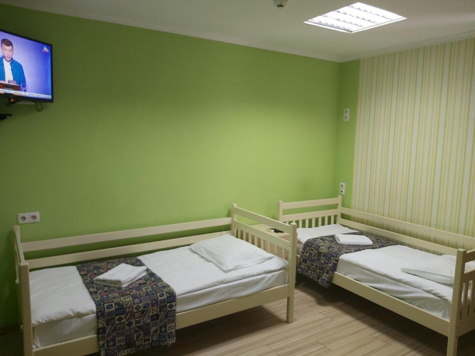 Guest House "Golden Gate 911 " Kiev Esterno foto