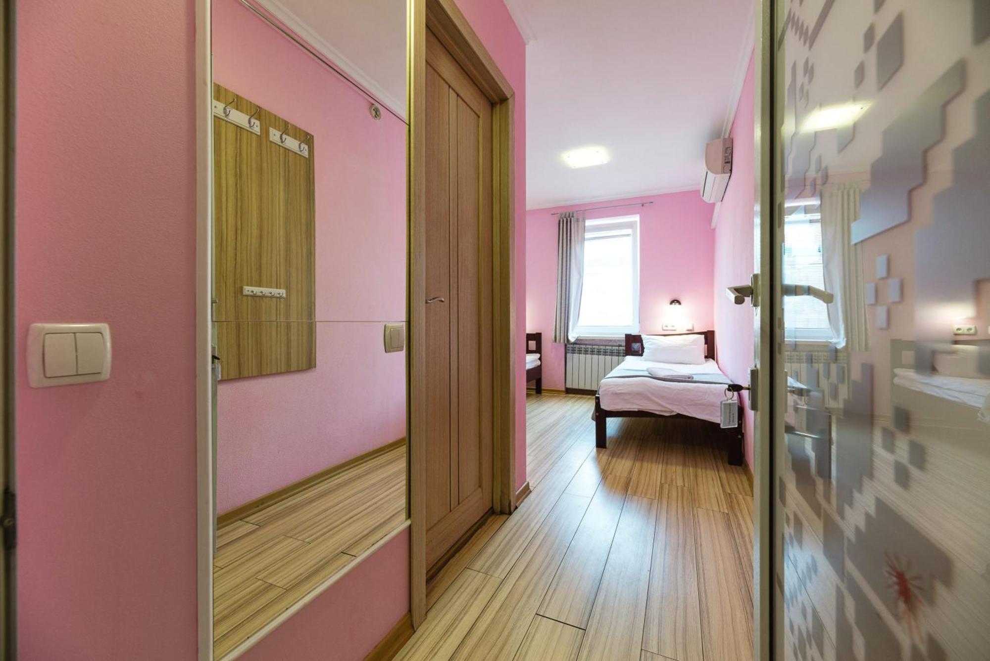 Guest House "Golden Gate 911 " Kiev Esterno foto