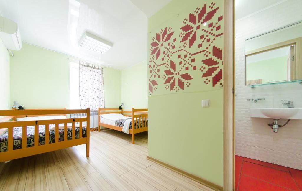 Guest House "Golden Gate 911 " Kiev Esterno foto