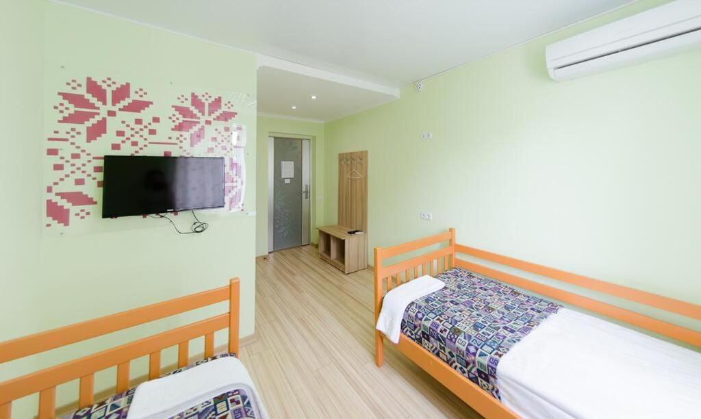 Guest House "Golden Gate 911 " Kiev Esterno foto