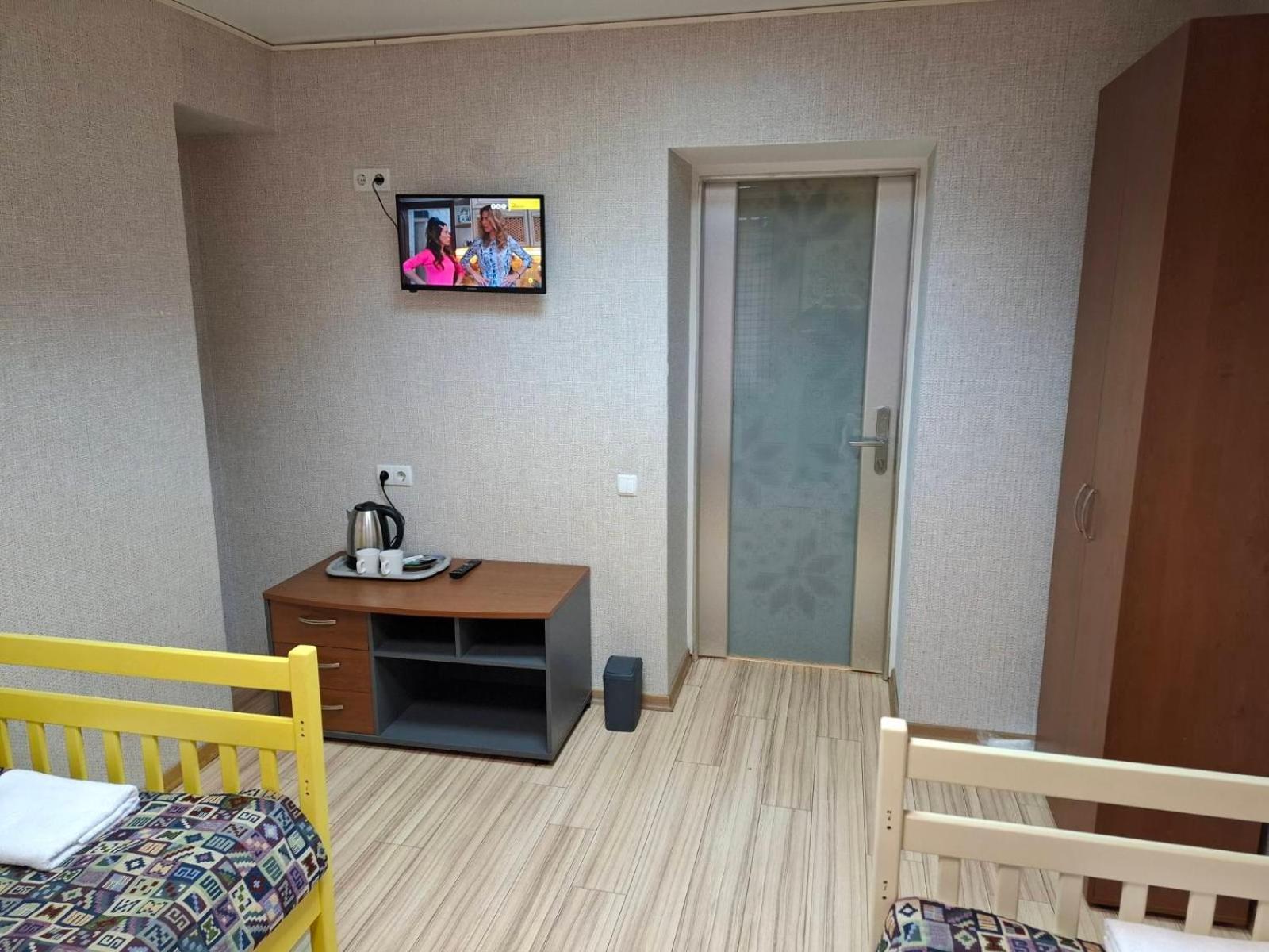 Guest House "Golden Gate 911 " Kiev Esterno foto