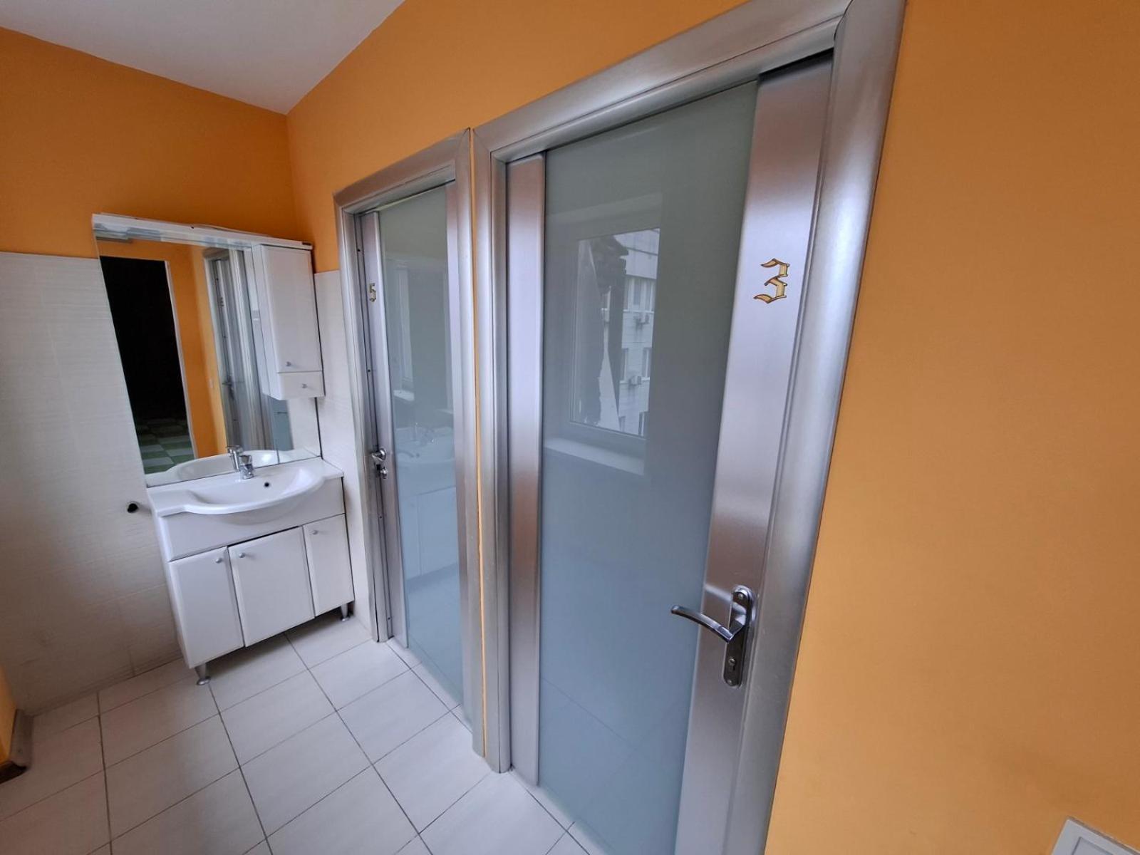 Guest House "Golden Gate 911 " Kiev Esterno foto