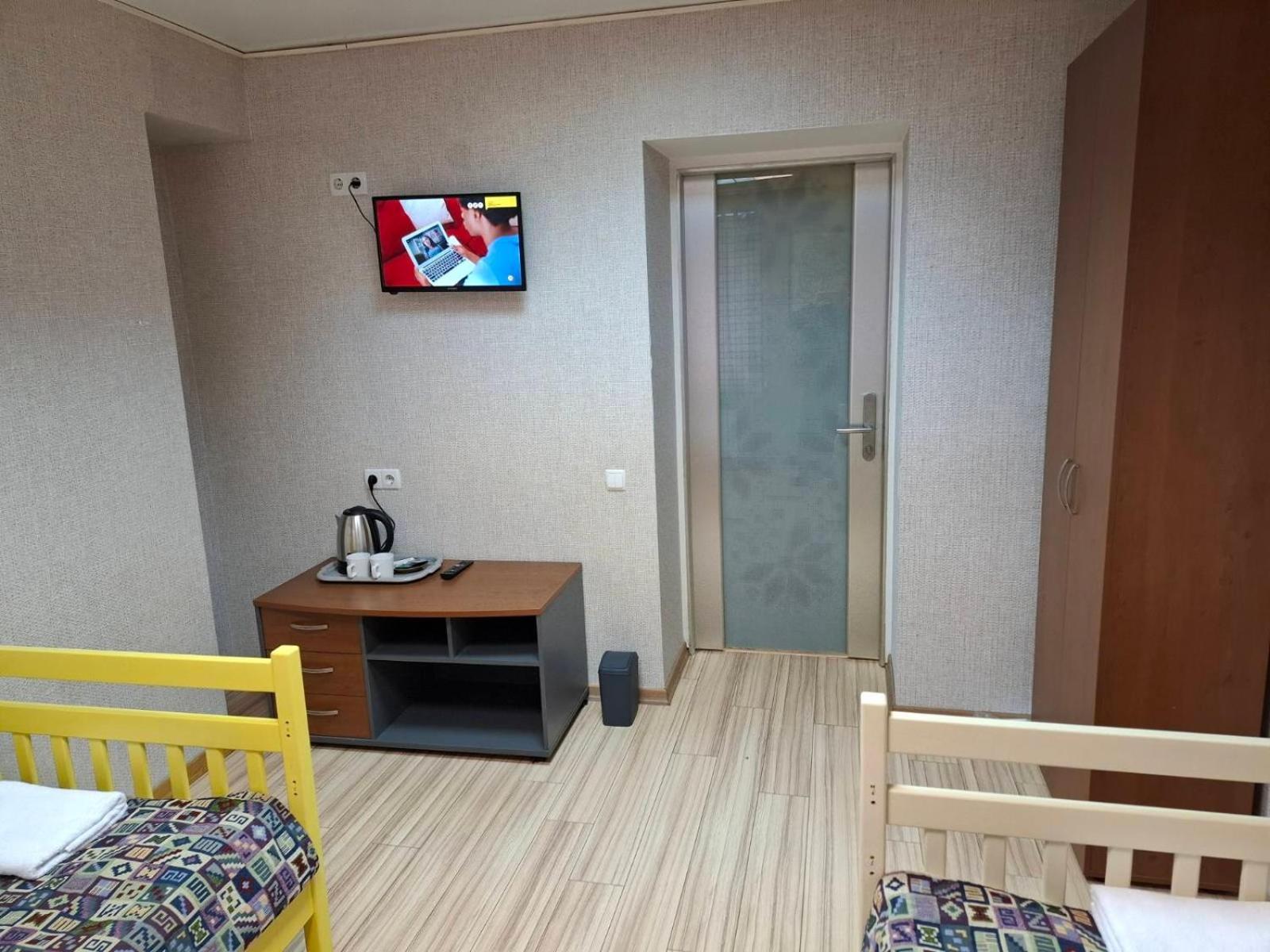 Guest House "Golden Gate 911 " Kiev Esterno foto