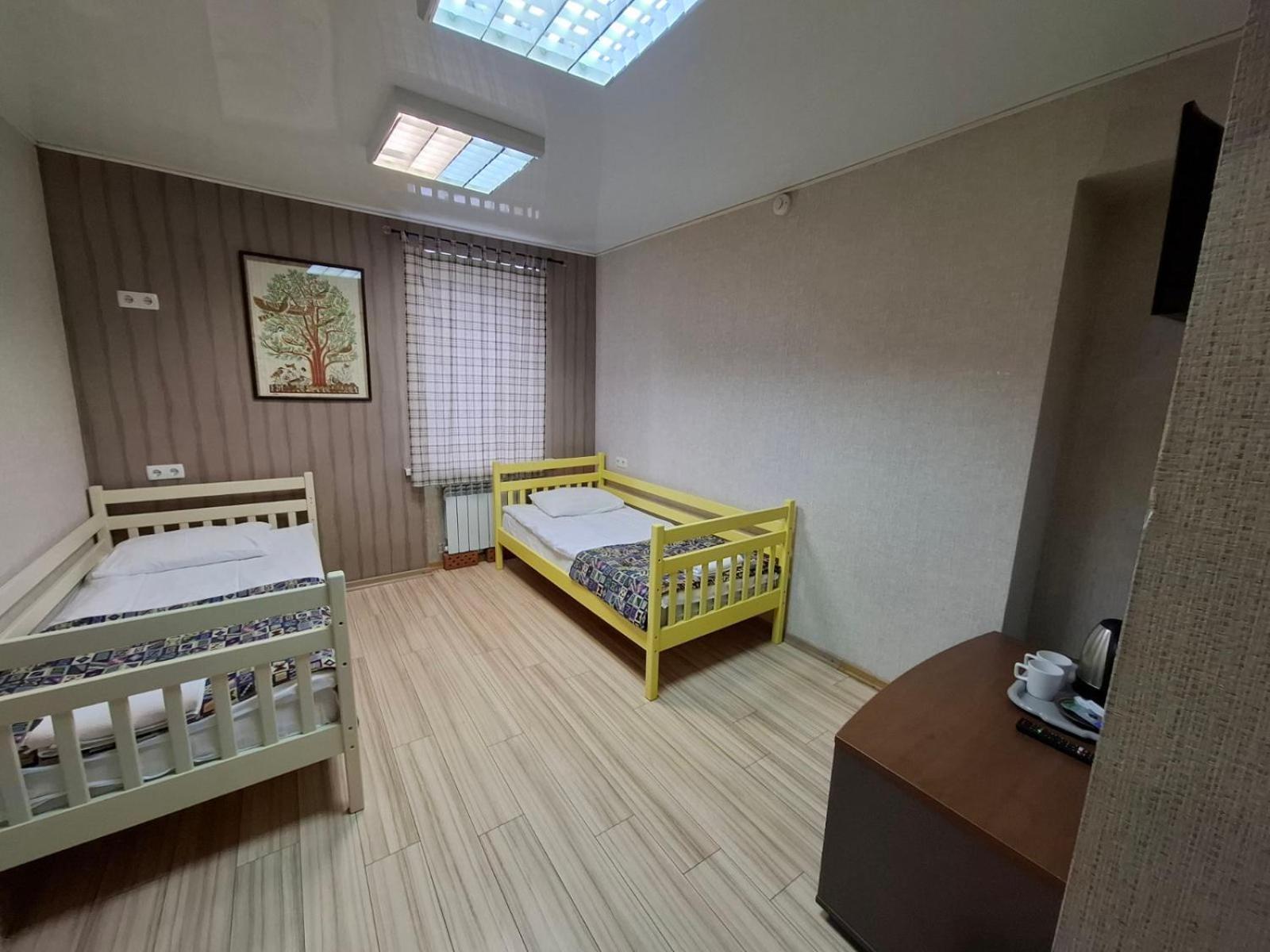 Guest House "Golden Gate 911 " Kiev Esterno foto