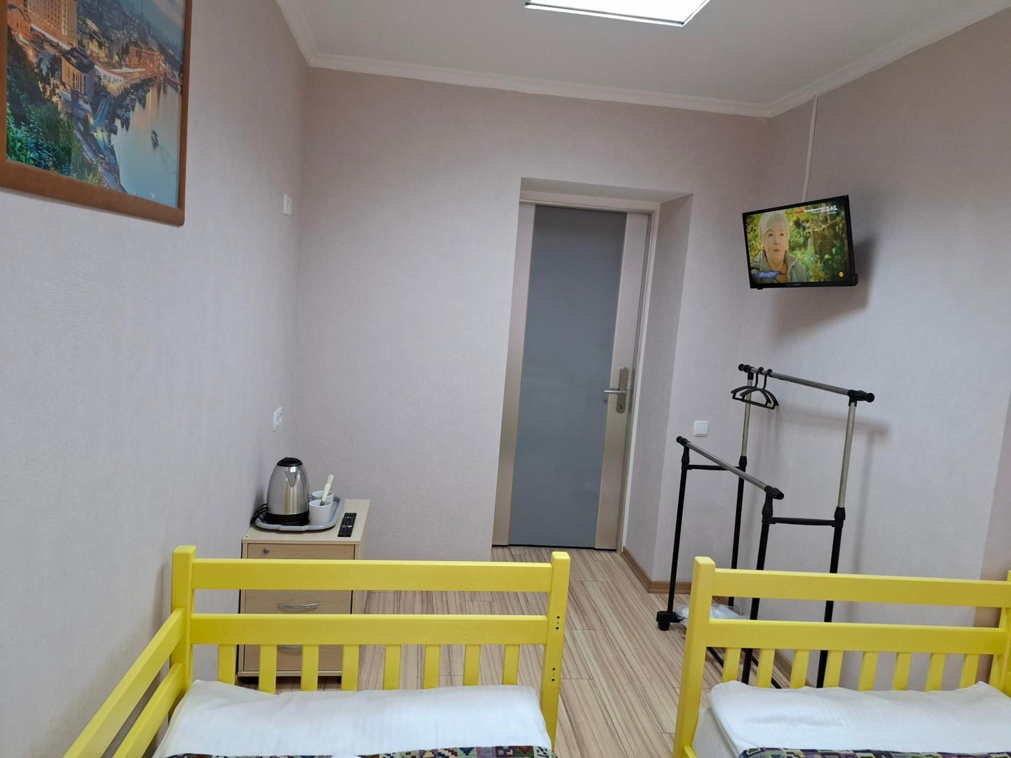 Guest House "Golden Gate 911 " Kiev Esterno foto