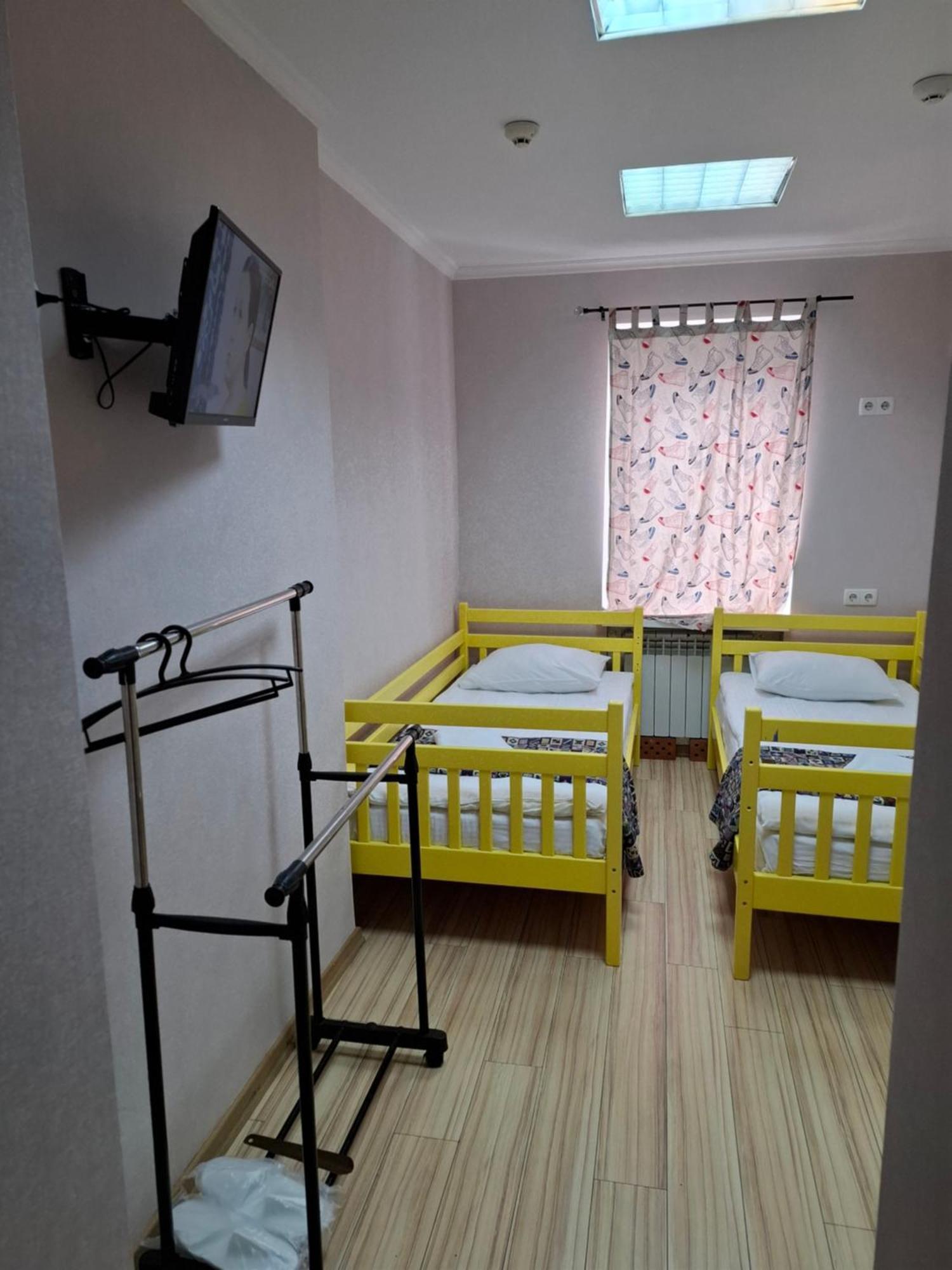 Guest House "Golden Gate 911 " Kiev Esterno foto