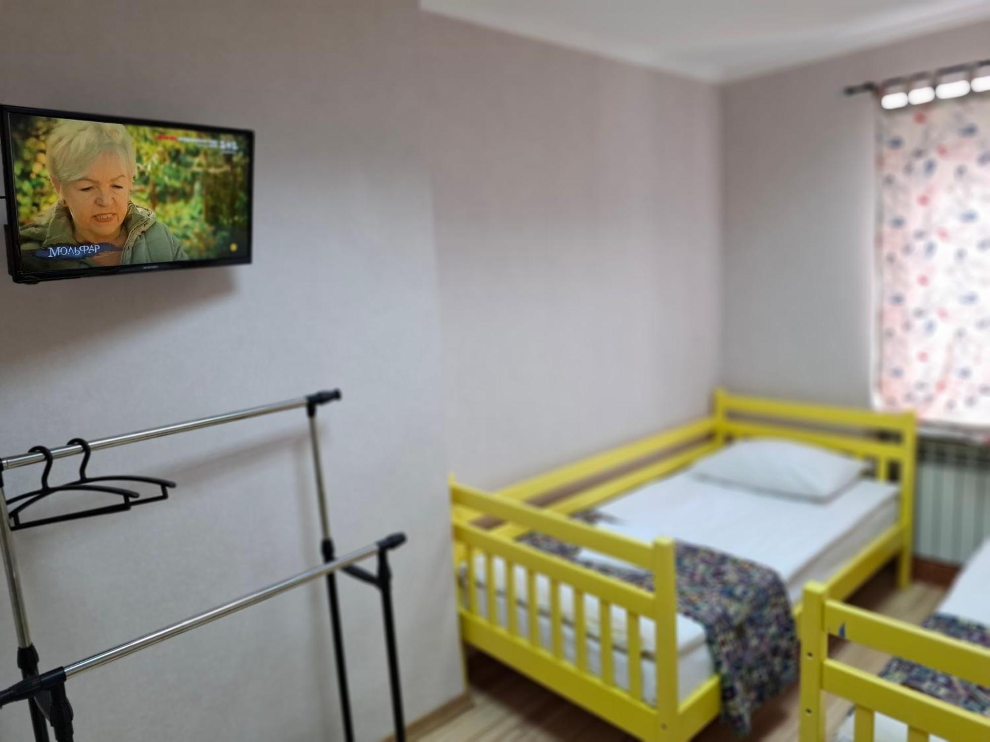 Guest House "Golden Gate 911 " Kiev Esterno foto