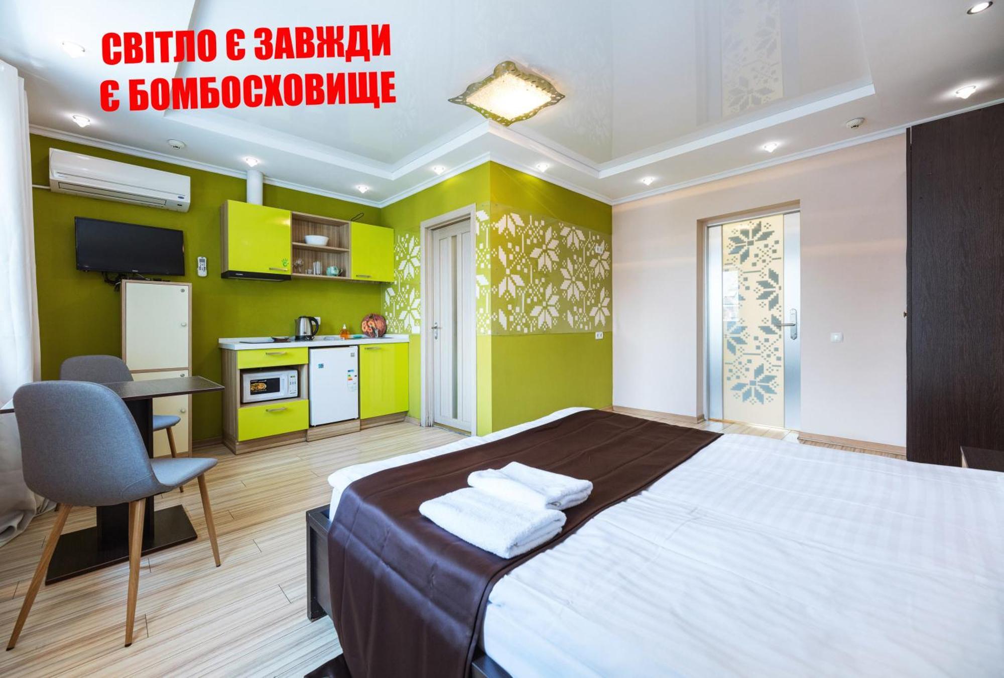 Guest House "Golden Gate 911 " Kiev Esterno foto